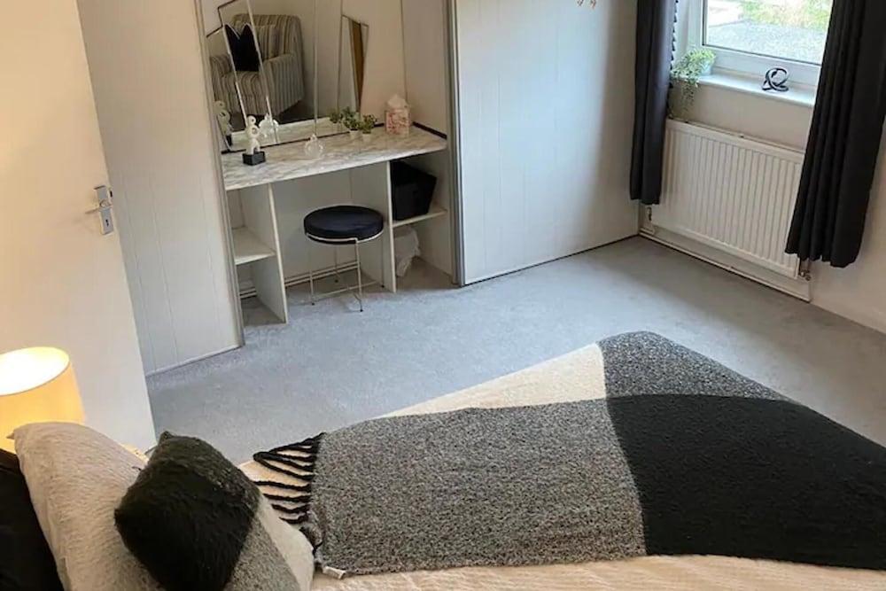 2 Bed-sleeps 4-sea View-pet Friendly-parking