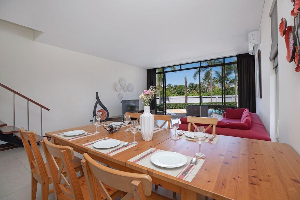 Designer 3BR Pool Access Villa Argent 8