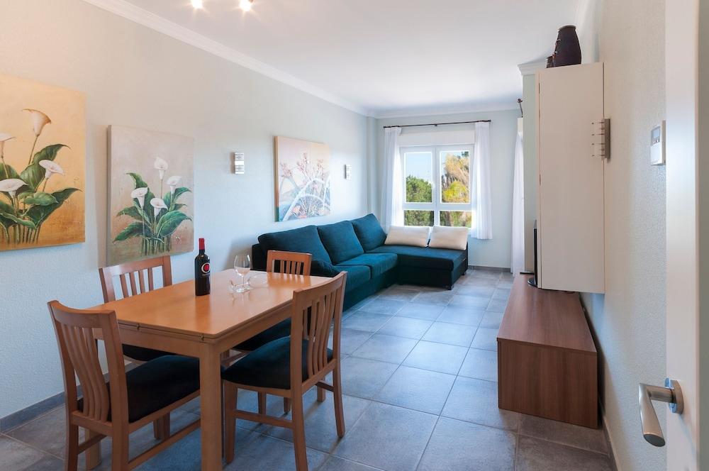 Camelot in Oliva With 1 Bedrooms and 1 Bathrooms