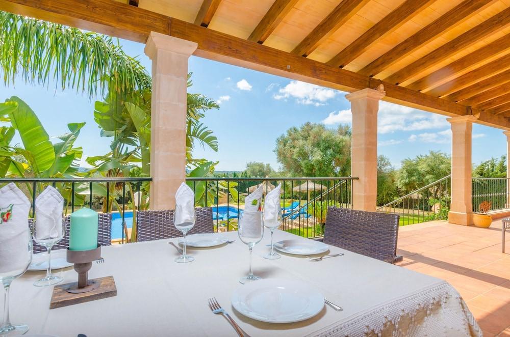 Can Bou in Santa y With 4 Bedrooms and 3 Bathrooms