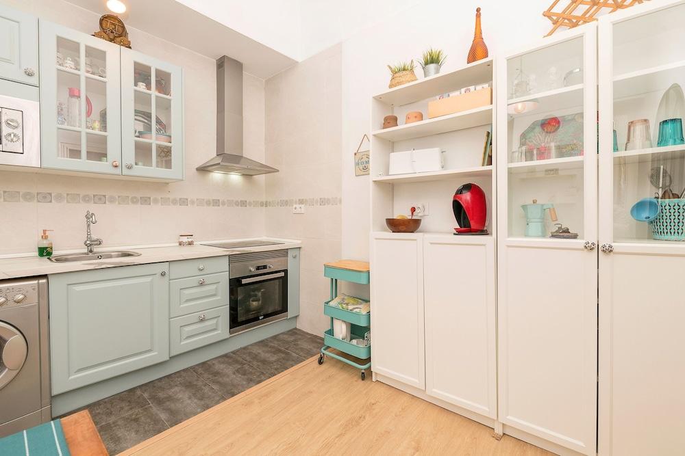 Starlight in Cadiz With 3 Bedrooms and 1 Bathrooms