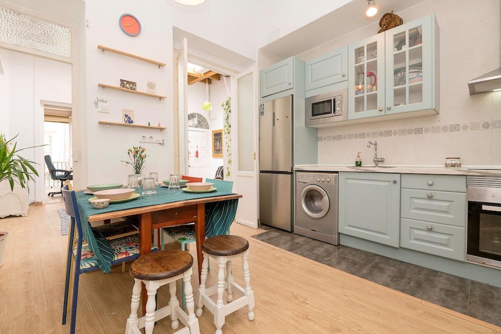 Starlight in Cadiz With 3 Bedrooms and 1 Bathrooms