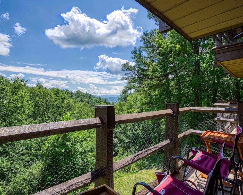 Newly Renovated 5 Star Condo Pool Gorgeous View