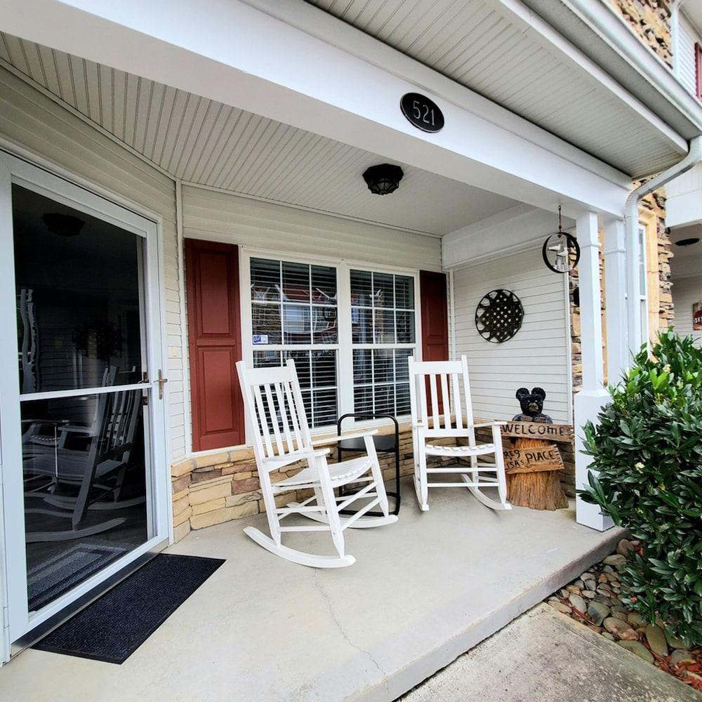 1 Ranked Condo w Pool Gym Gamer Room