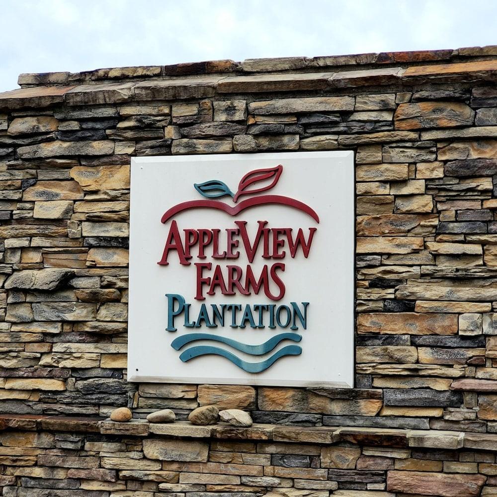 1 Ranked Condo w Pool Gym Gamer Room