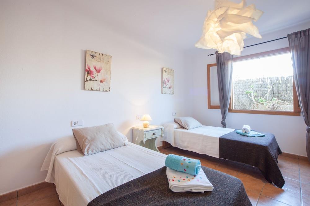 Es Coco De Sa Mola in Santa y