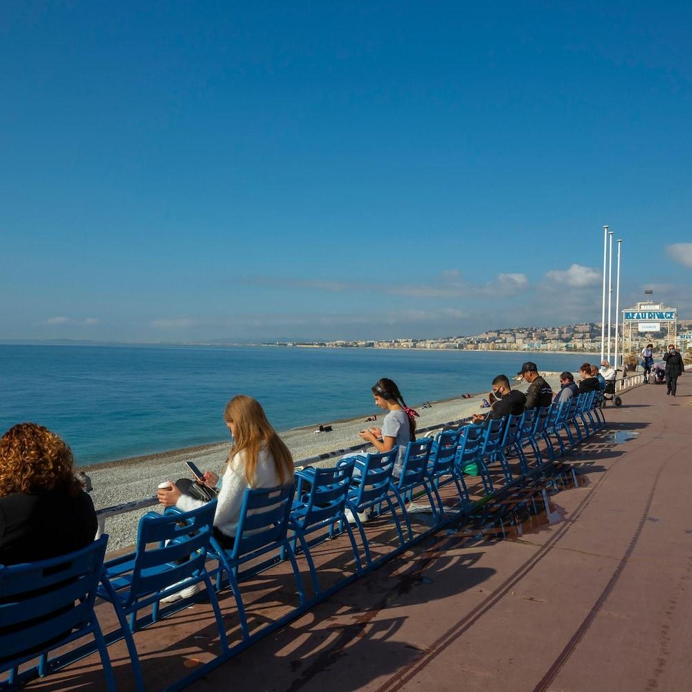 Le Magenta in Nice With 1 Bedrooms and 1 Bathrooms