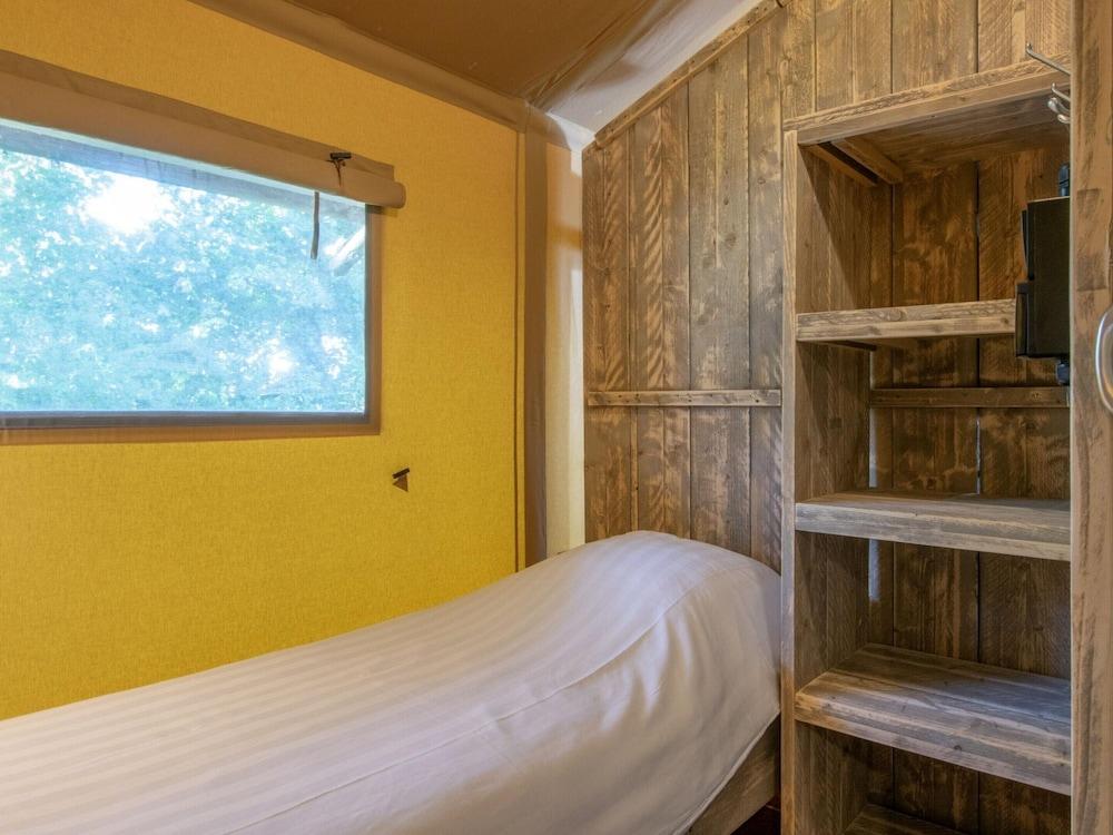 Comfortable Safari Tent in De Maasduinen