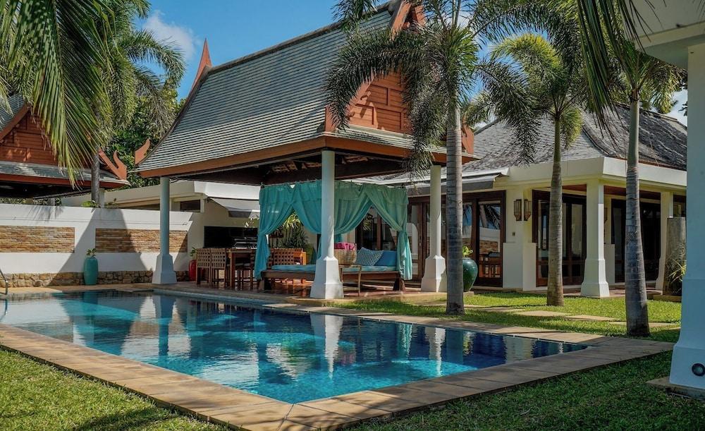 Miskawaan Beachfront Villas