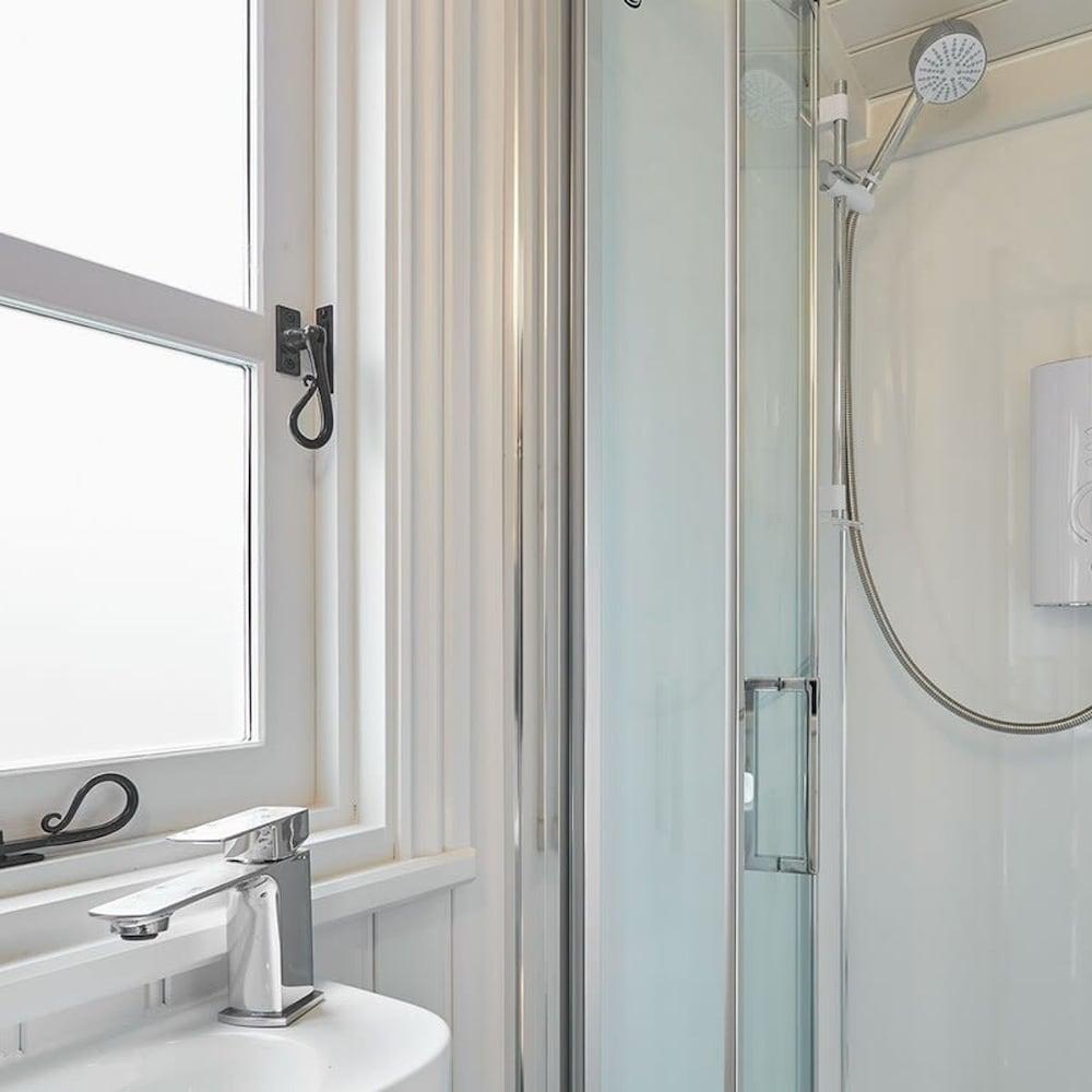 Host Stay The Lobster Pot