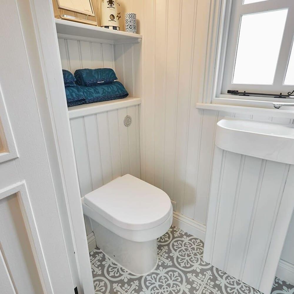 Host Stay The Lobster Pot