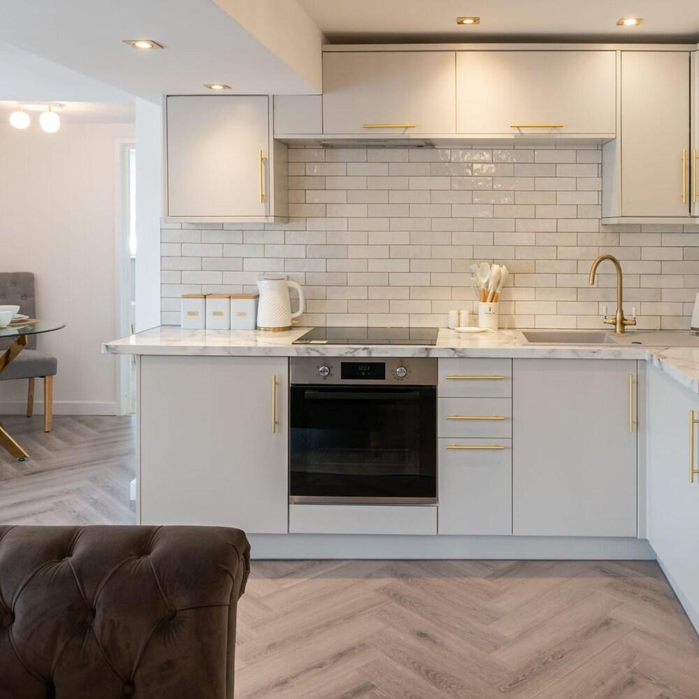 Host Stay Eccles Hideaway