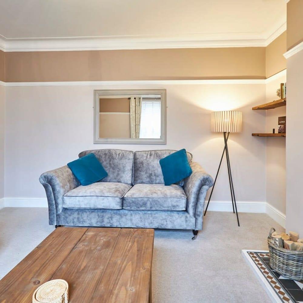 Host Stay Oliver s Den