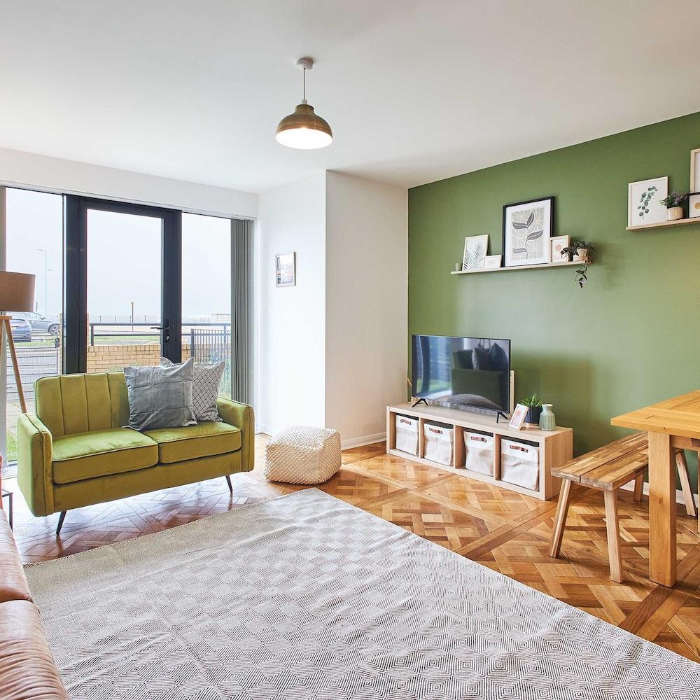 Host Stay Empress Point