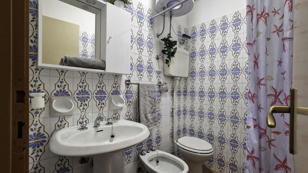 Lovely and Serene Flat Near Pluto Beach