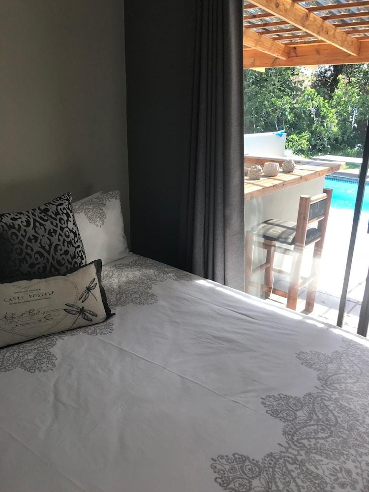 28 La Rochelle Bed & Breakfast