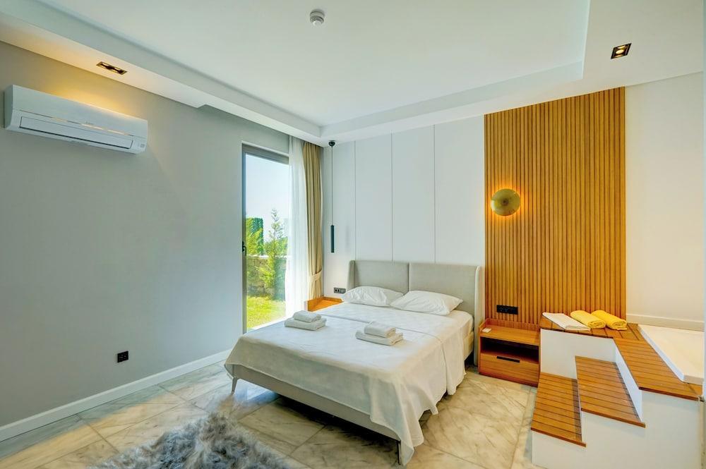 Saturn-4 PLANET LUXURY VILLAS