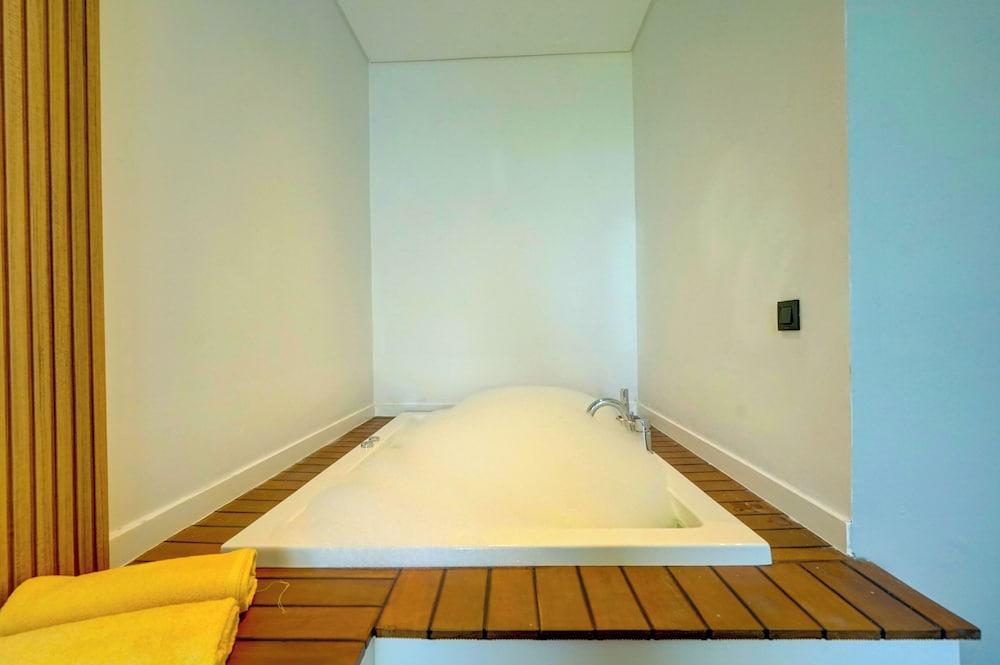 Saturn-4 PLANET LUXURY VILLAS