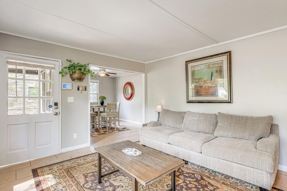 Sunny Warner Robins Home ~ 1 Mi to Robins Afb!