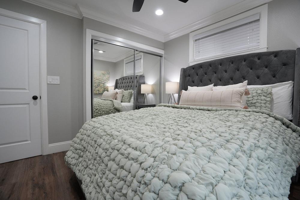 4 bedroom, 3 bathrooms Pool Home