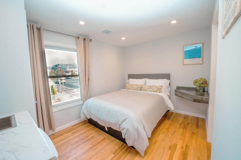 Hampton Bays Hotel on Main