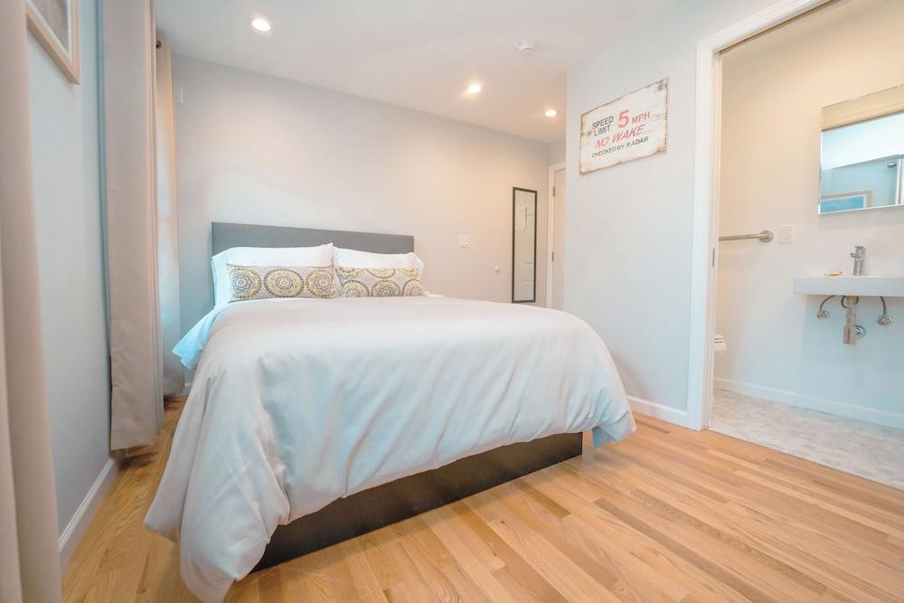 Hampton Bays Hotel on Main