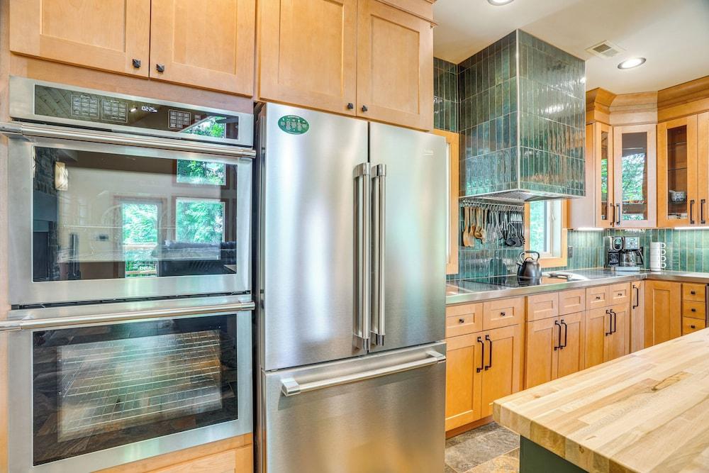 Modern Nellysford Getaway w/ View: Deck & Fire Pit