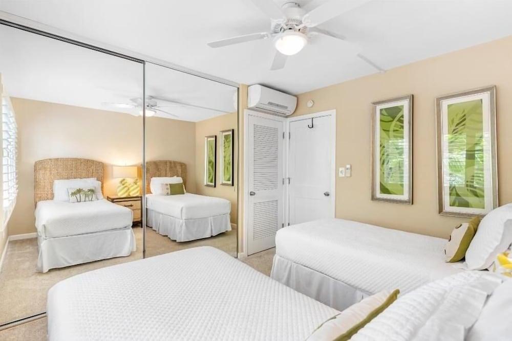 Royal Mauian, #218^ 3 Bedroom Condo by RedAwning