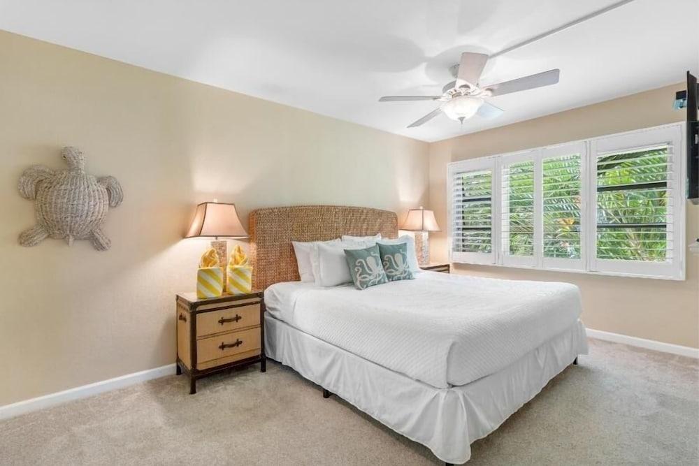 Royal Mauian, #218^ 3 Bedroom Condo by RedAwning