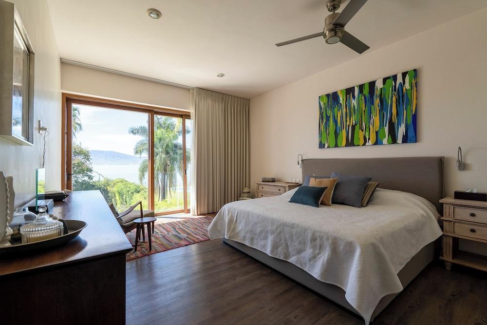 Exclusive House with Lake Chapala Access