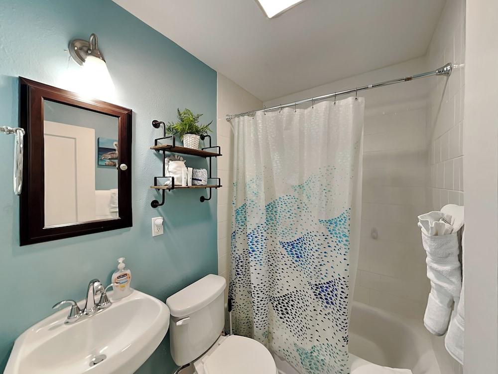 Sea Gem Turquoise by Ryson Vacation Rentals