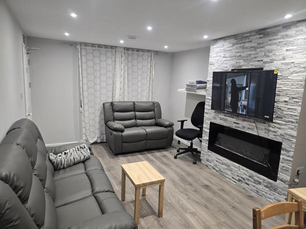 Friendly Retreat at Windermere Way Upto 6 Guests