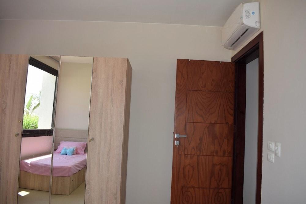 Whispering Waters, Two Bedroom With a Garden, Azha