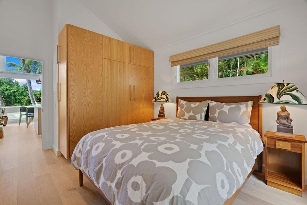 Coconut Hut 2 Bedroom Home by RedAwning