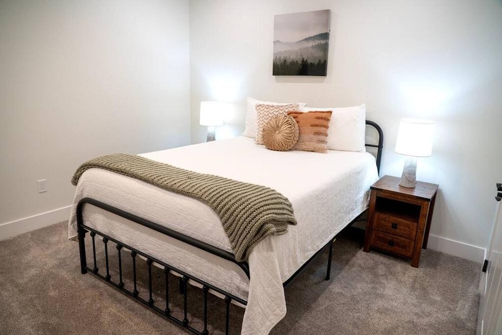 Cozy Escape at Moose Hollow