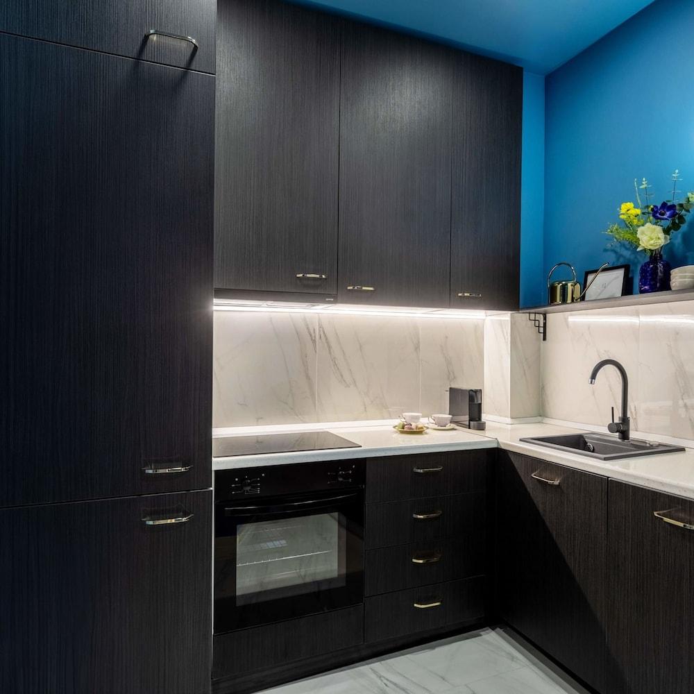 Holt - Flowers in Wonderland