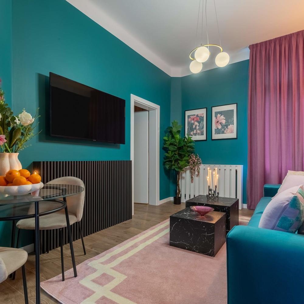 Holt - Flowers in Wonderland