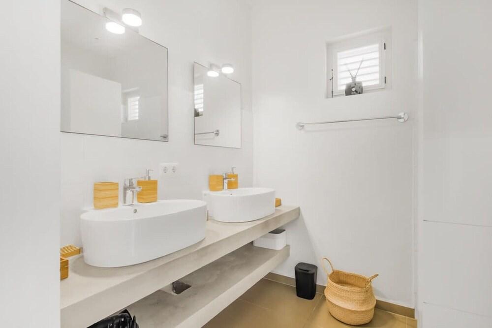 Kas di So o Ocean Front Luxury Villa