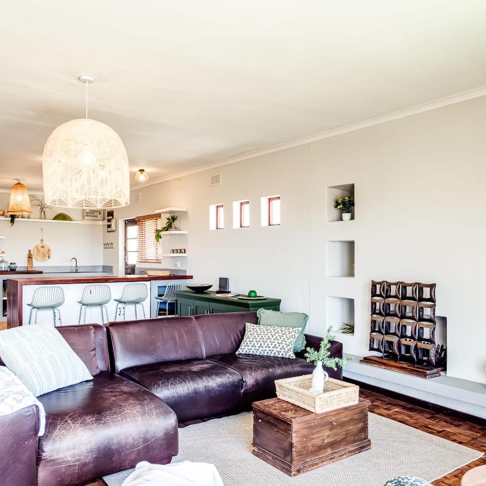 Alluring Seaside Retreat w Pool Stella di Mare