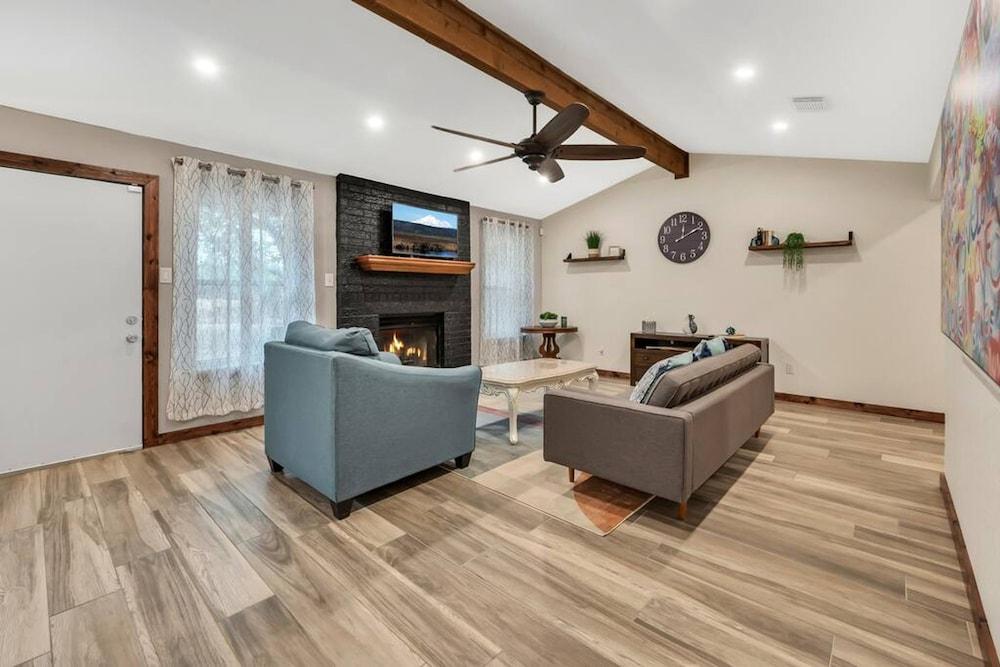 New Cozy Retreat Located 15 Minutes to Waco