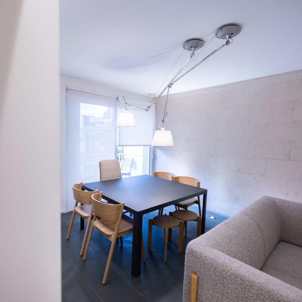 Ampersand - Bright 2-bedroom Apartment