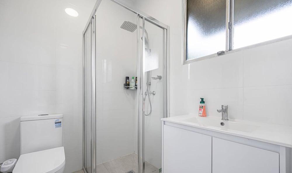 Metawise/parramatta Cozy Room With Furniture Wifi