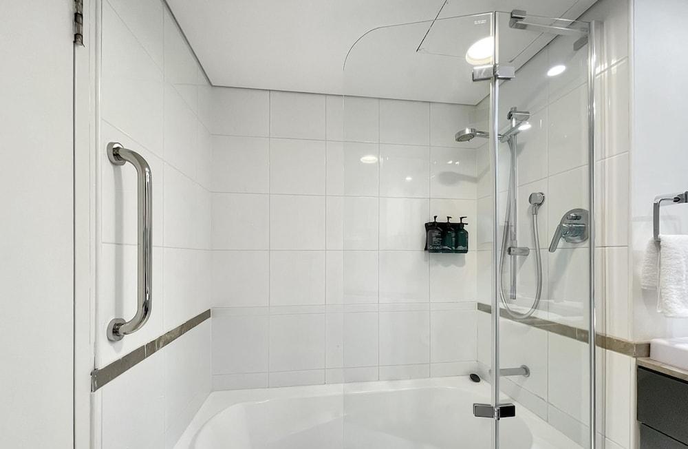 Metawise Sydney CBD Haymarket King Studio