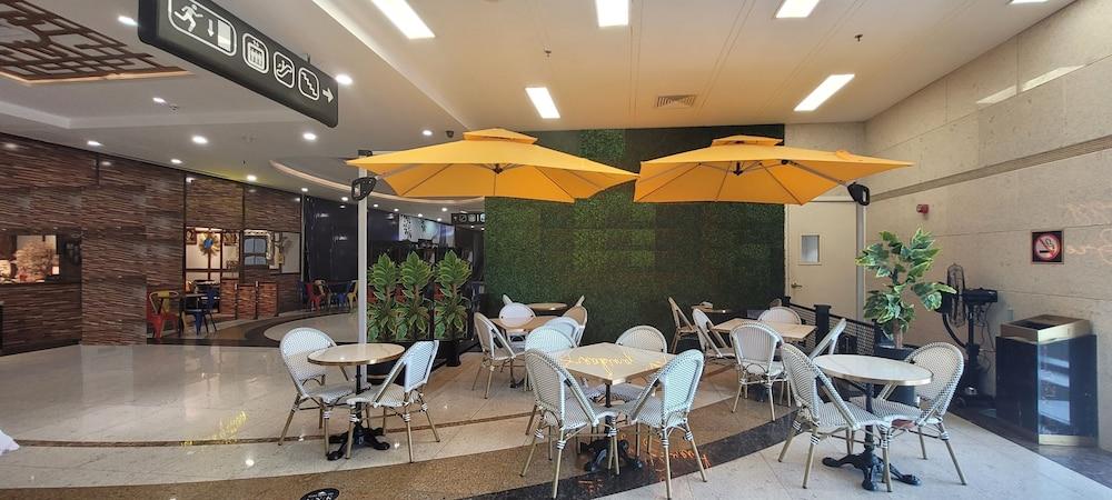 Goldcrest Luxury Apartments