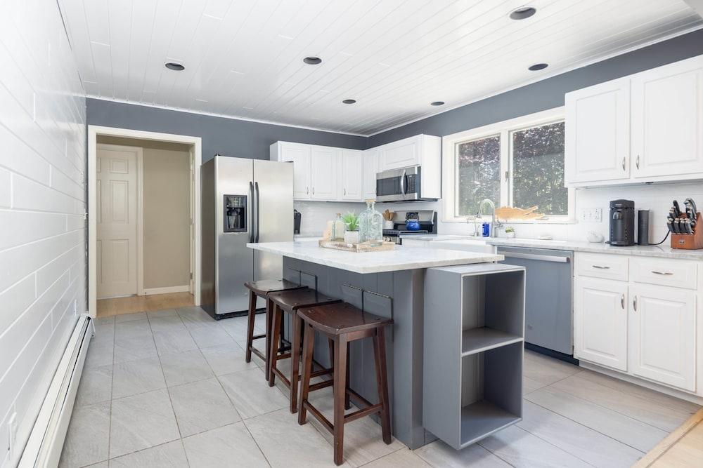 Glendale by Rove 5BR w Outdoor Space Heated Pool