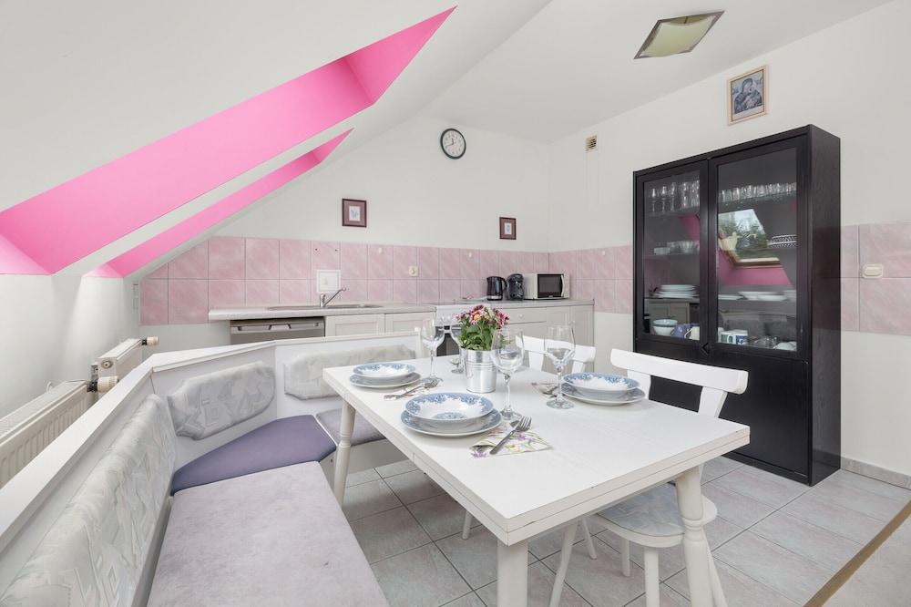 Kołobrzeg Centrum Pink by Renters