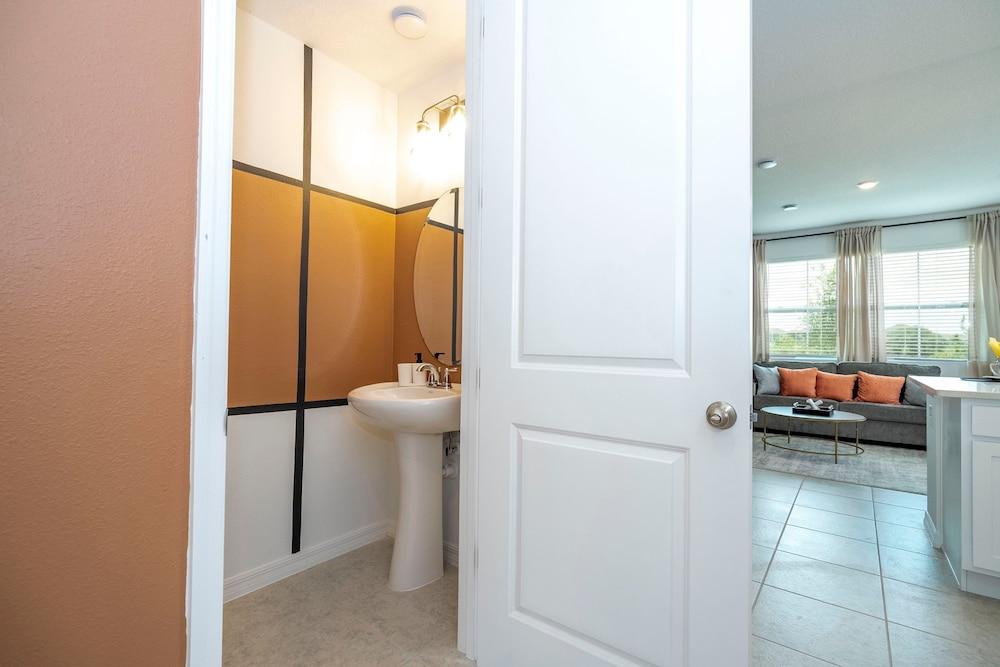 Charming 3Bd Close to Disney Festival 638