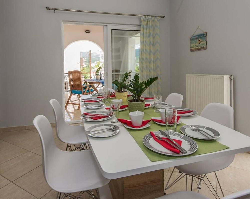 Thano s Stylish Flat Just 150m to the Beach