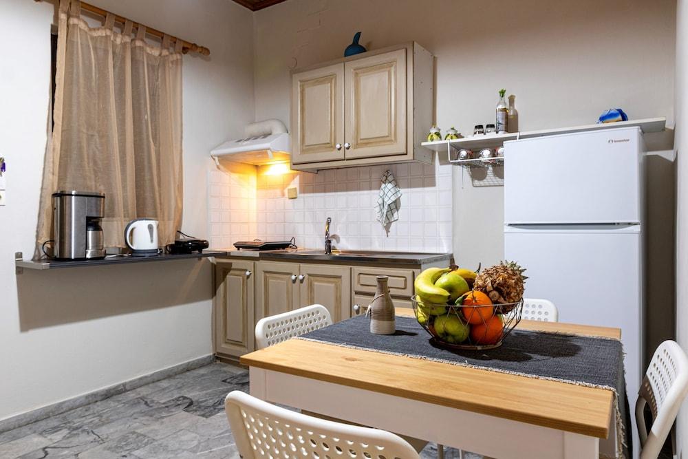 Secret Summer Retreat - Perfect Location BBQ