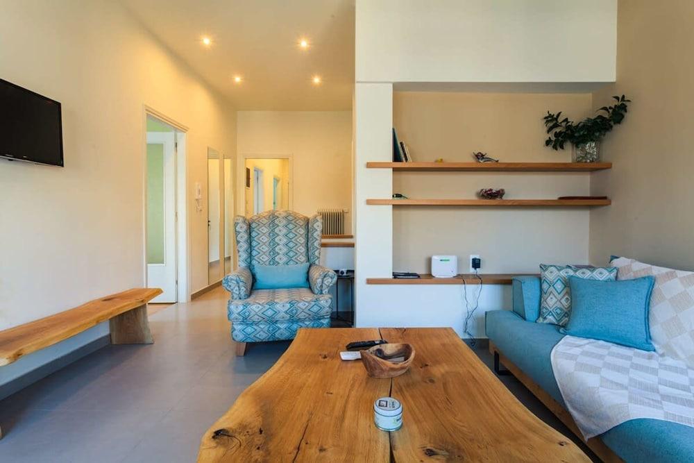 Upscale Modern Escape in the Historic Center